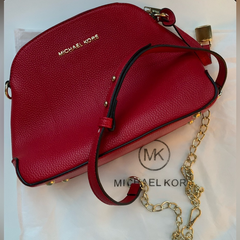 NWOT MK pebble leather with metallic accents, med. shoulder bag. Removable strap